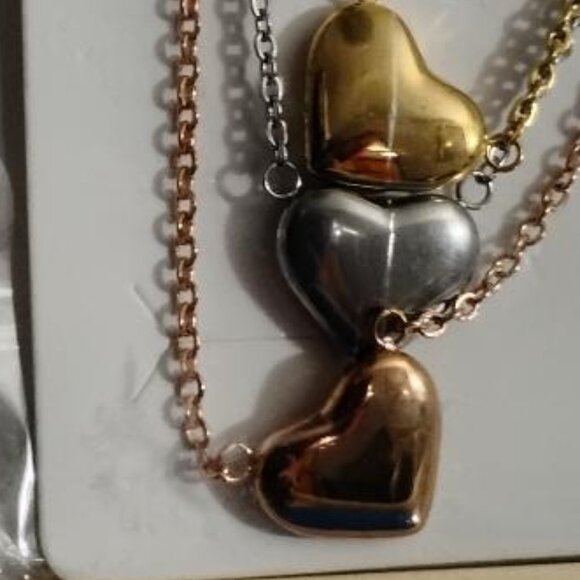 NEW- LAYERED CHAIN -SET HEART THEME - Picture 3 of 4